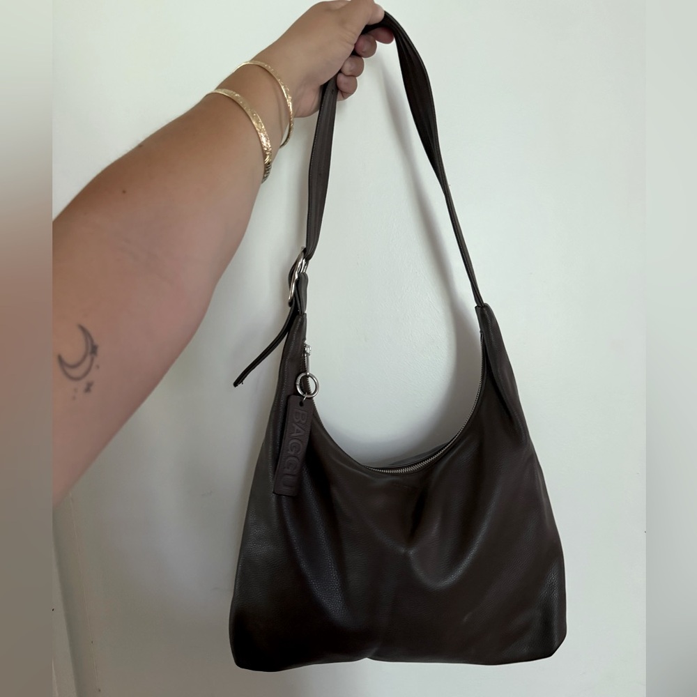 Leather Shoulder Bag in Dark Brown - Unbranded